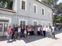 KARŞIYAKA İSTASYONU'NA GENÇLERİN ELİ DEĞDİ