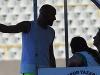 Karşıyaka kalecisi Behram, gazeteciye saldırdı...