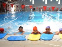 Karşıyaka Kapalı Yüzme Havuzu açıldı