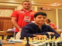 Karşıyaka Özel Yamanlar Ortaokulu öğrencisi Deniz Özen Dünya Üçüncüsü