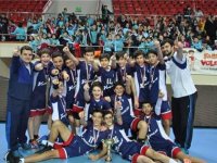 Karşıyaka Özel Yamanlar Ortaokulu voleybolda şampiyon