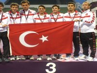 Karşıyaka Özel Yamanlar teniste Dünya Üçüncüsü...