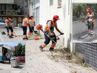 Karşıyaka sokaklarında bayram temizliği...