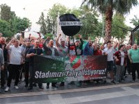 Karşıyaka taraftarı, stat için isyan etti