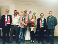 Karşıyaka Taraftarlar Derneği ve Çarşı Grubu Yaşar Ailesini ziyaret etti