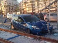 Karşıyaka Tramvay yolunda ilk kaza!