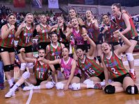 Karşıyaka voleybolda tüm kadroyu korudu