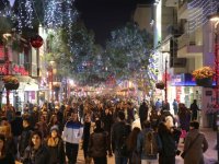 Karşıyaka yeni yıl için ışıl ışıl oldu