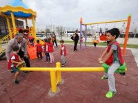 Karşıyaka'da 15 çocuk parkı yenilendi