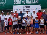 Karşıyaka’da 15 Temmuz Tenis Şöleni sona erdi
