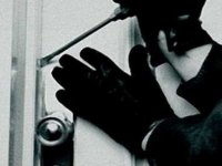 Karşıyaka'da 2 hırsız yakalandı