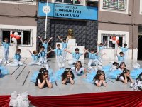 Karşıyaka'da 23 Nisan coşku ile kutlandı