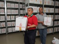 Karşıyaka'da 4 bin aileye erzak yardımı