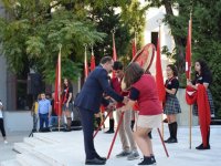 Karşıyaka'da 47 bin öğrenci için ders zili çaldı