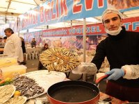 Karşıyaka’da 1,5 ton hamsi dağıtıldı