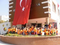 Karşıyaka'da ''Ağaçta Kitap Projesi'' başlattılar...