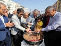 Karşıyaka'da aşure kazanı dostluk için kaynadı