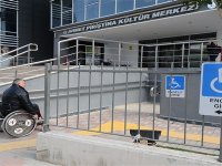 Karşıyaka’da engeller ortadan kalkıyor