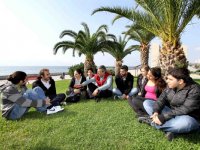 Karşıyaka'da gençlerin Avrupa hayalleri gerçeğe dönüşüyor