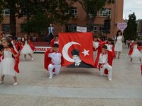 Karşıyaka'da halk oyunları şenliği sona erdi