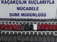 Karşıyaka'da kaçak cep telefonları ele geçirildi