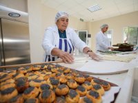 Karşıyaka'da kadınlar hem üretiyor hem satıyorlar