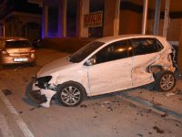 Karşıyaka'da kaza: 1'i ağır 2 yaralı