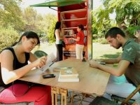 Karşıyaka'da kitap dayanışması...