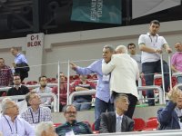 Karşıyaka’da kongre gergin geçti