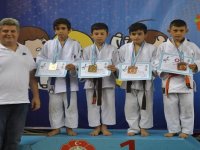 Karşıyaka'da minikler judo şöleni başladı...