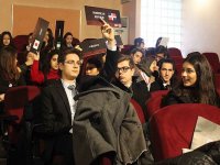 Karşıyaka'da öğrenciler savaşlara çözüm aradılar