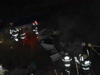 Karşıyaka'da otomobil su kanalına uçtu: 1 ölü