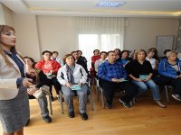 Karşıyaka'da sağlık seminerleri ''şeker'' hastalığıyla sürüyor