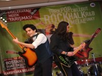 Karşıyaka'da sahne gençlerde