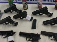 Karşıyaka’da silah ticareti yapan 2 kişi tutuklandı