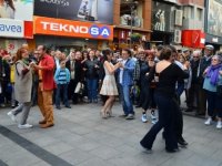 Karşıyaka'da tangolu protesto