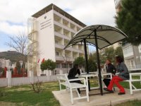 Karşıyaka'da üniversiteli kızlara 5 yıldızlı hizmet