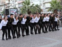 KARŞIYAKA'DA YAZ AKŞAMLARI SOKAKLAR ŞENLENİYOR