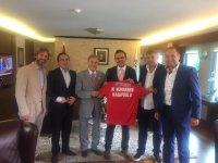 Karşıyaka'da yönetim destek arayışlarını sürdürüyor