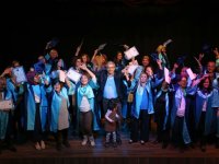 Karşıyaka'daki Aile Üniversitesi ilk mezunlarını verdi