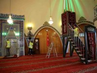 Karşıyaka'daki ibadethanelerde bayram temizliği