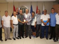 Karşıyakalı amatörler Başkan Akpınar’ı ziyaret etti