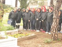 Karşıyakalı bayan voleybolcular Cengiz Hocalarına dua etti...