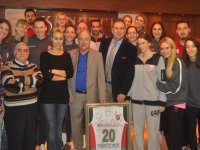 Karşıyakalı bayan voleybolcular Tolkar'la yemekteydi...