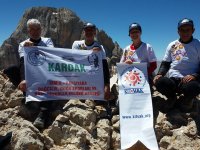 Karşıyakalı dağcılar, umudu zirveye taşıdı