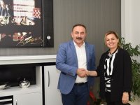 Karşıyakalı eğitimcilere 3 yılda 5 milyon TL promosyon…