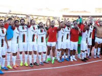 Karşıyakalı futbolculardan imza günü...