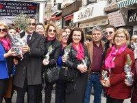 Karşıyakalı kadınlardan kaymakama zeytin fidanı…