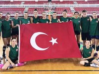 Karşıyakalı kızlar 9 Eylül'ü kutladı...