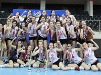 Karşıyakalı kızlar fırtına gibi başladı...